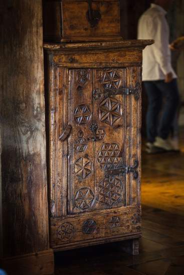 La Bouitte - rosette cabinet from haute maurienne